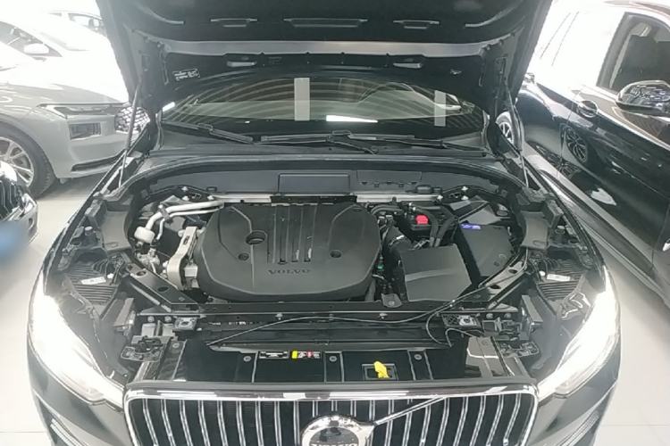 Used Volvo XC60 2023 B5 4x4 Smart Luxury Edition Engine Bay