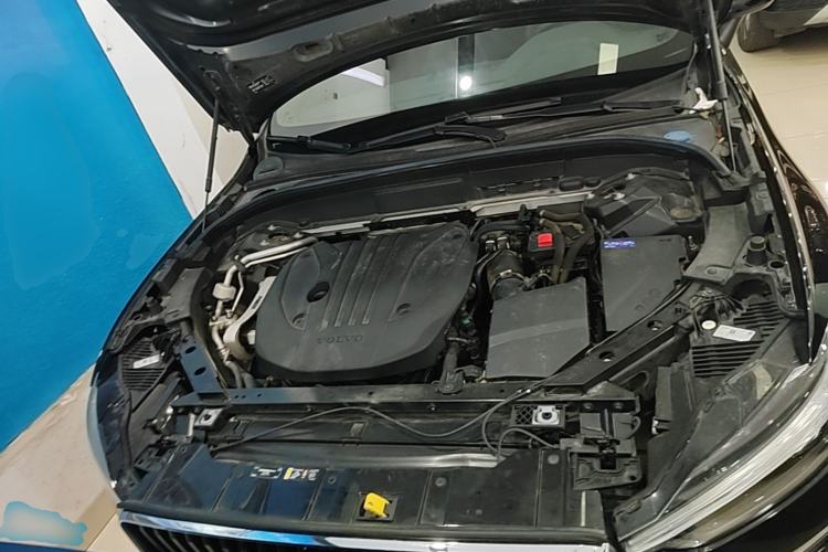 Used Volvo XC60 2023 B5 4x4 Smart Luxury Edition Engine Bay