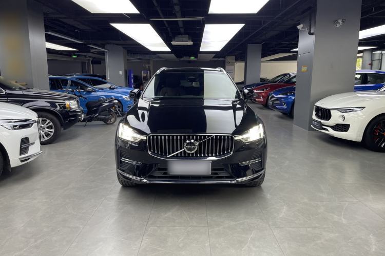 Used Volvo XC60 2023 B5 4x4 Smart Luxury Edition Exterior 1