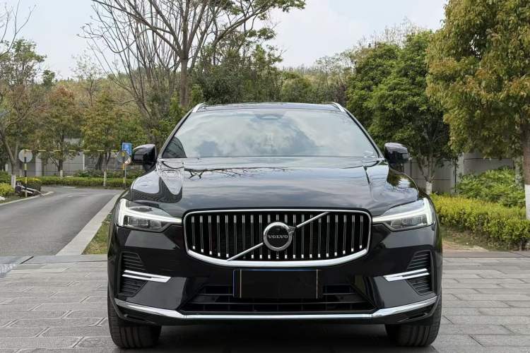 Used Volvo XC60 2023 B5 4x4 Smart Luxury Edition Exterior 1