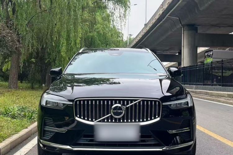 Used Volvo XC60 2023 B5 4x4 Smart Luxury Edition Exterior 1