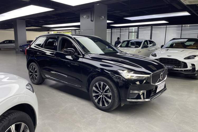 Used Volvo XC60 2023 B5 4x4 Smart Luxury Edition Exterior 2