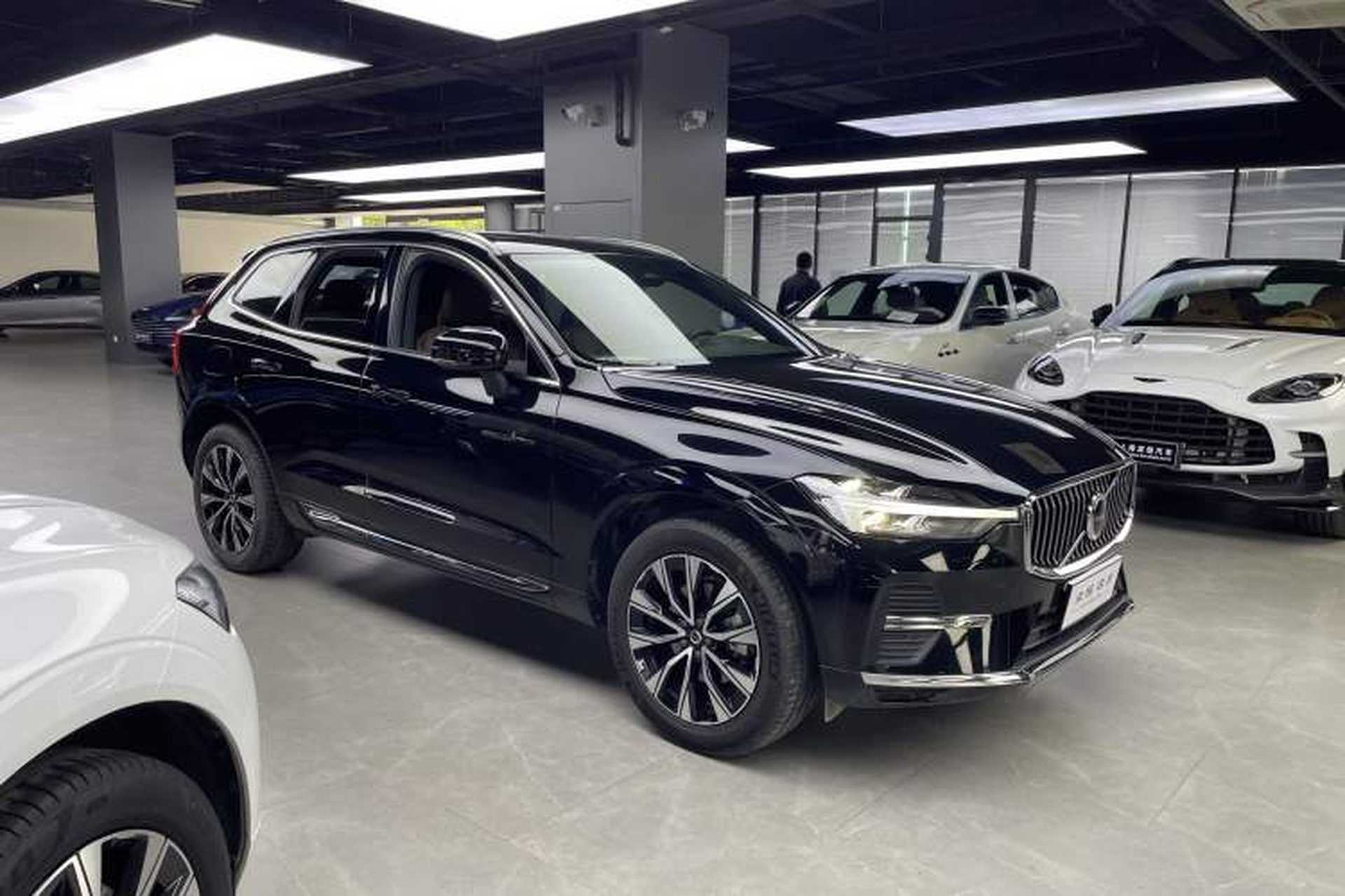 Used Volvo XC60 2023 B5 4x4 Smart Luxury Edition Exterior 2