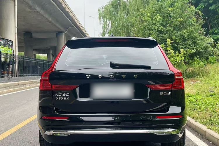 Used Volvo XC60 2023 B5 4x4 Smart Luxury Edition Exterior 2