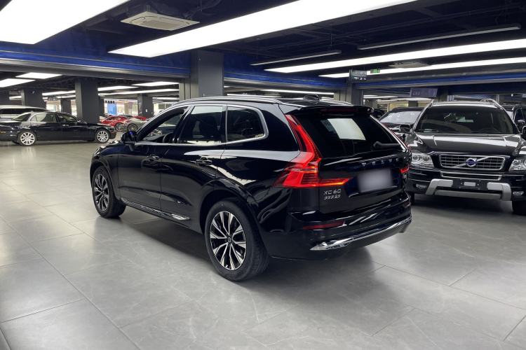 Used Volvo XC60 2023 B5 4x4 Smart Luxury Edition Exterior 3