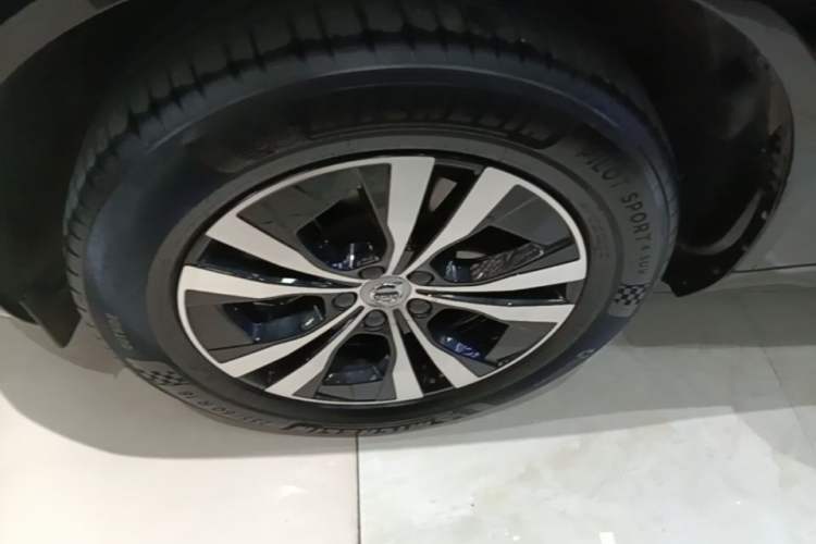 Used Volvo XC60 2023 B5 4x4 Smart Luxury Edition Exterior 4