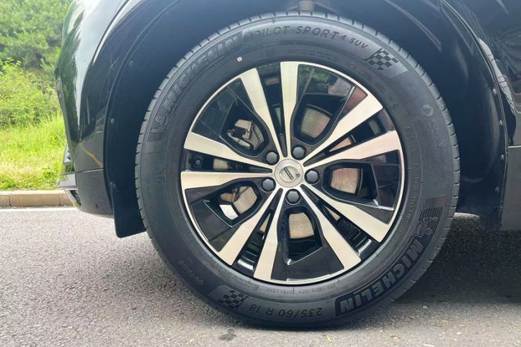 Used Volvo XC60 2023 B5 4x4 Smart Luxury Edition Exterior 4