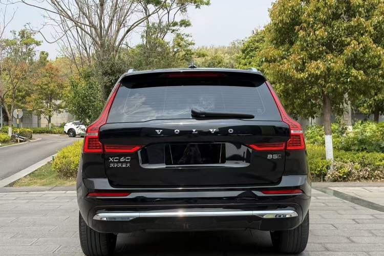 Used Volvo XC60 2023 B5 4x4 Smart Luxury Edition Exterior 5