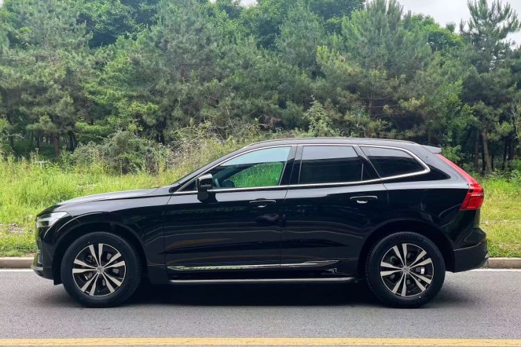 Used Volvo XC60 2023 B5 4x4 Smart Luxury Edition Exterior 5