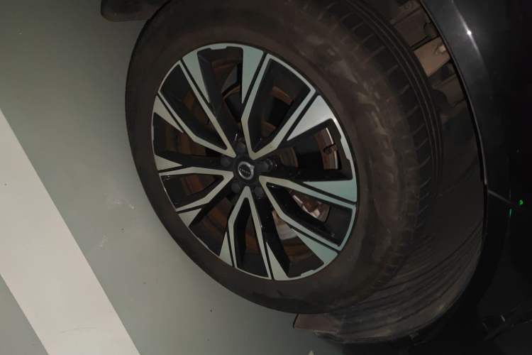 Used Volvo XC60 2023 B5 4x4 Smart Luxury Edition Exterior 7