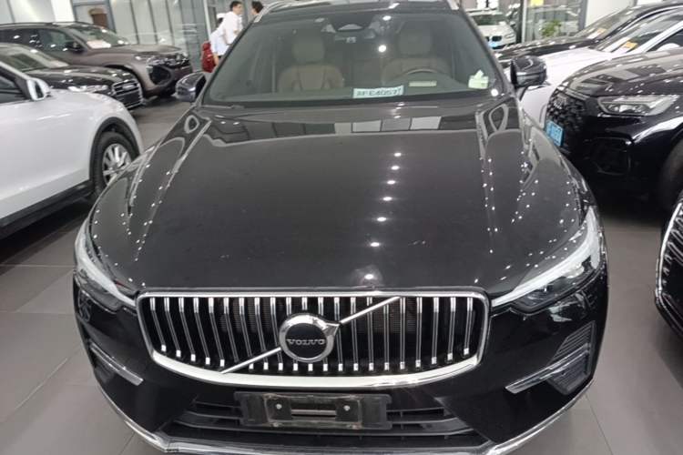 Used Volvo XC60 2023 B5 4x4 Smart Luxury Edition Front