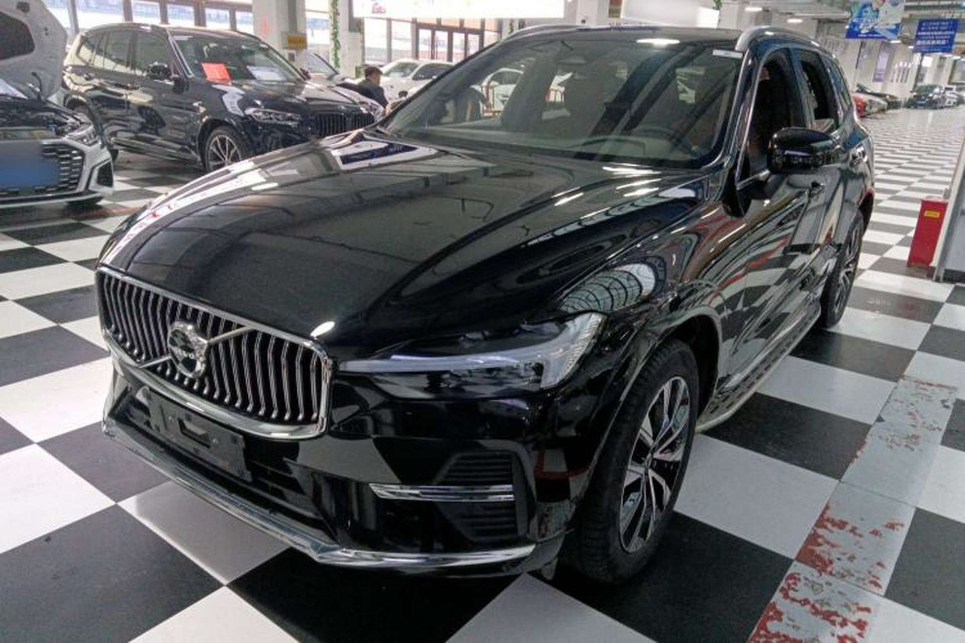 Used Volvo XC60 2023 B5 4x4 Smart Luxury Edition Front Left 45 Deg