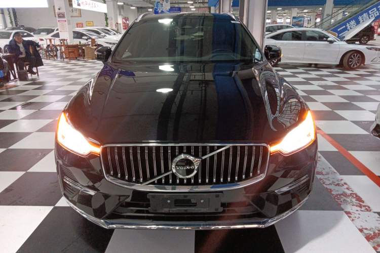 Used Volvo XC60 2023 B5 4x4 Smart Luxury Edition Front