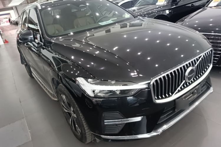 Used Volvo XC60 2023 B5 4x4 Smart Luxury Edition Front Right 45 Deg