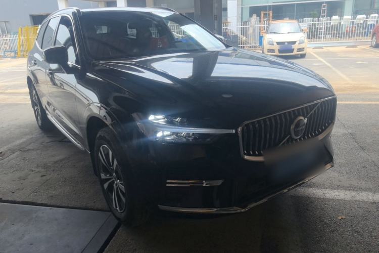 Used Volvo XC60 2023 B5 4x4 Smart Luxury Edition Front Right 45 Deg