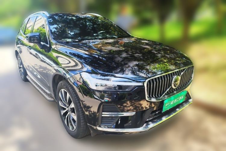 Used Volvo XC60 2023 B5 4x4 Smart Luxury Edition Front Right 45 Deg