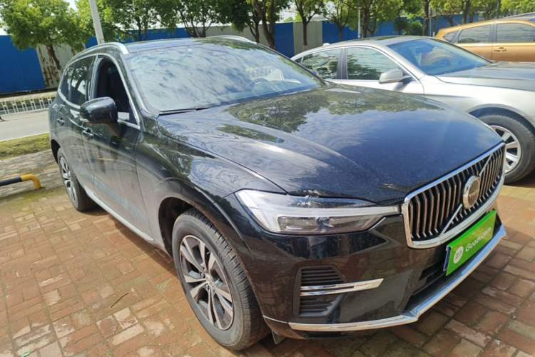 Used Volvo XC60 2023 B5 4x4 Smart Luxury Edition Front Right 45 Deg