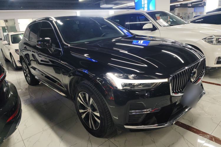 Used Volvo XC60 2023 B5 4x4 Smart Luxury Edition Front Right 45 Deg