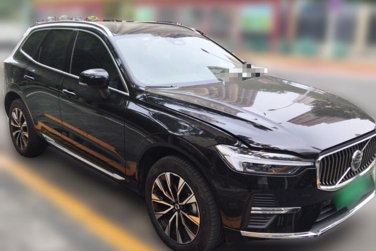 Used Volvo XC60 2023 B5 4x4 Smart Luxury Edition Front Right 45 Deg
