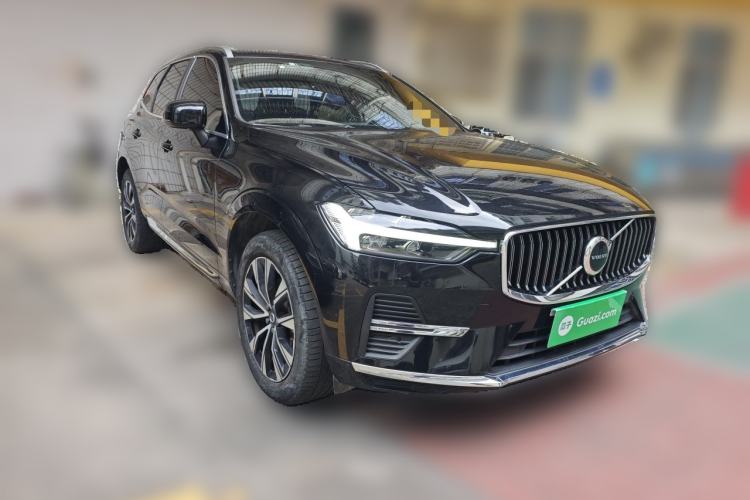 Used Volvo XC60 2023 B5 4x4 Smart Luxury Edition Front Right 45 Deg