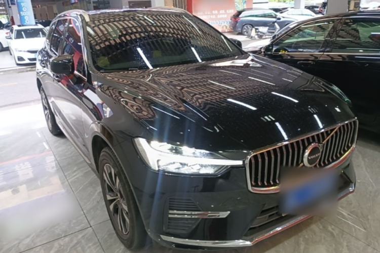 Used Volvo XC60 2023 B5 4x4 Smart Luxury Edition Front Right 45 Deg