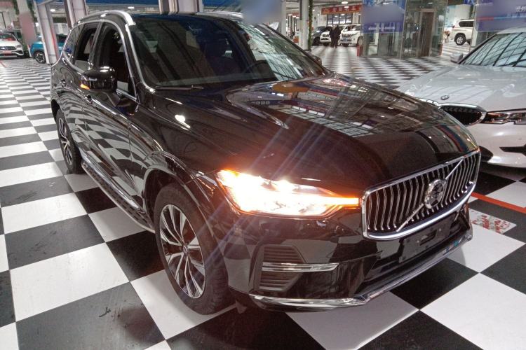 Used Volvo XC60 2023 B5 4x4 Smart Luxury Edition Front Right 45 Deg