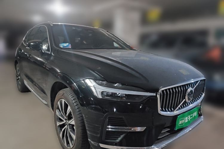 Used Volvo XC60 2023 B5 4x4 Smart Luxury Edition Front Right 45 Deg