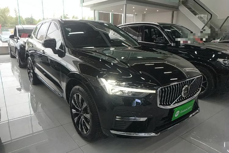 Used Volvo XC60 2023 B5 4x4 Smart Luxury Edition Front Right 45 Deg