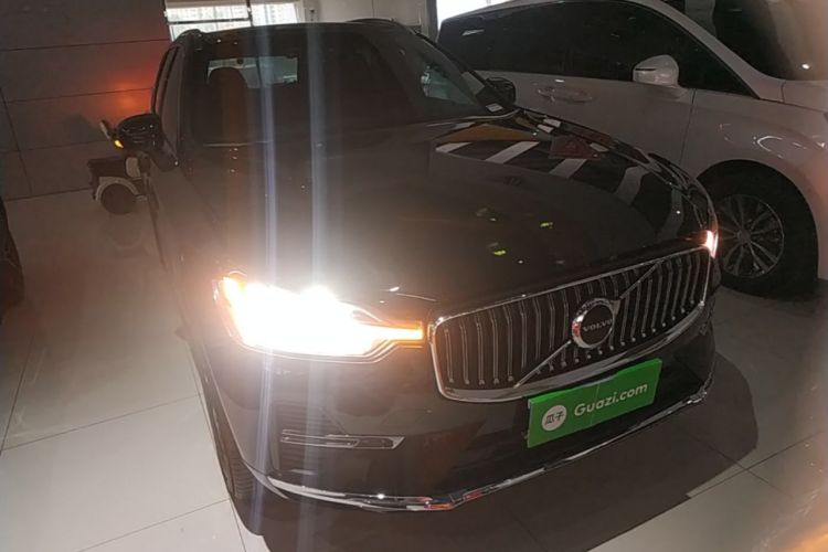 Used Volvo XC60 2023 B5 4x4 Smart Luxury Edition Front Right 45 Deg