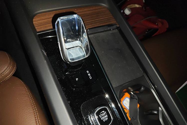 Used Volvo XC60 2023 B5 4x4 Smart Luxury Edition Gear Lever