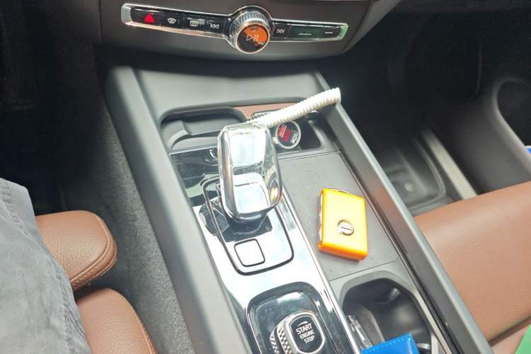 Used Volvo XC60 2023 B5 4x4 Smart Luxury Edition Gear Lever