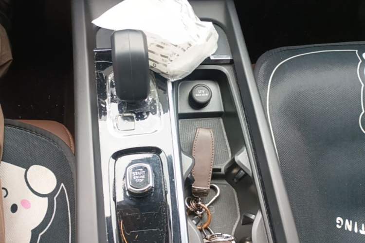 Used Volvo XC60 2023 B5 4x4 Smart Luxury Edition Gear Lever