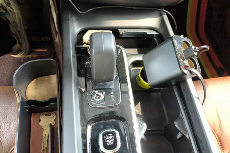 Used Volvo XC60 2023 B5 4x4 Smart Luxury Edition Gear Lever