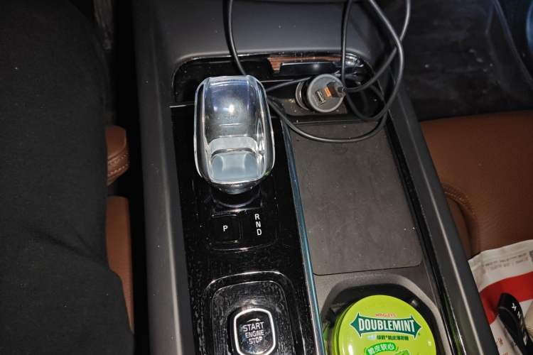 Used Volvo XC60 2023 B5 4x4 Smart Luxury Edition Gear Lever