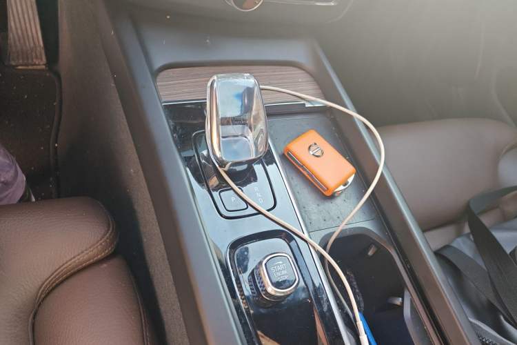 Used Volvo XC60 2023 B5 4x4 Smart Luxury Edition Gear Lever