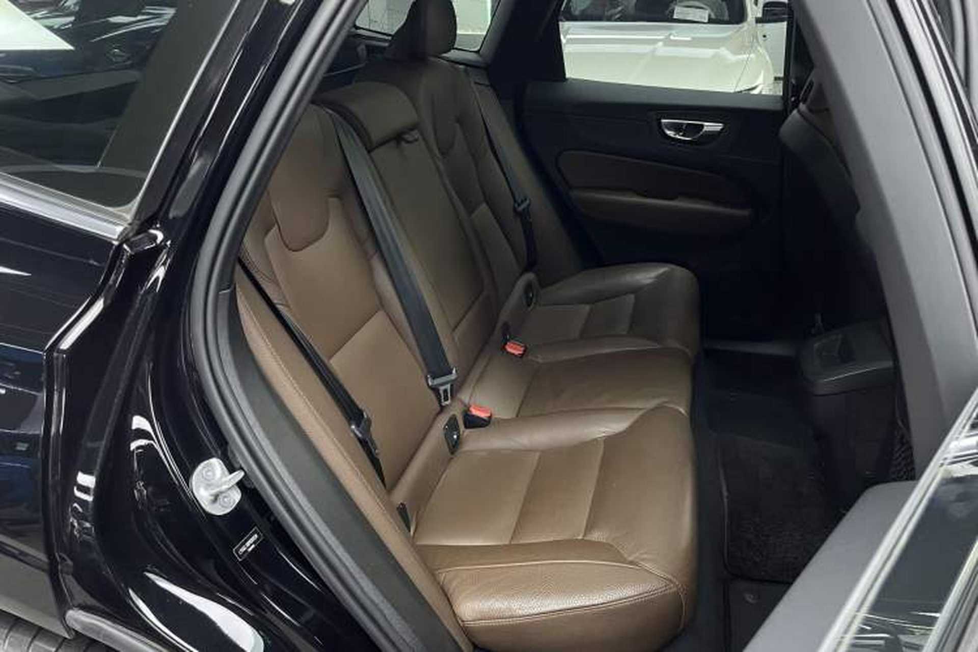 Used Volvo XC60 2023 B5 4x4 Smart Luxury Edition Interior 11