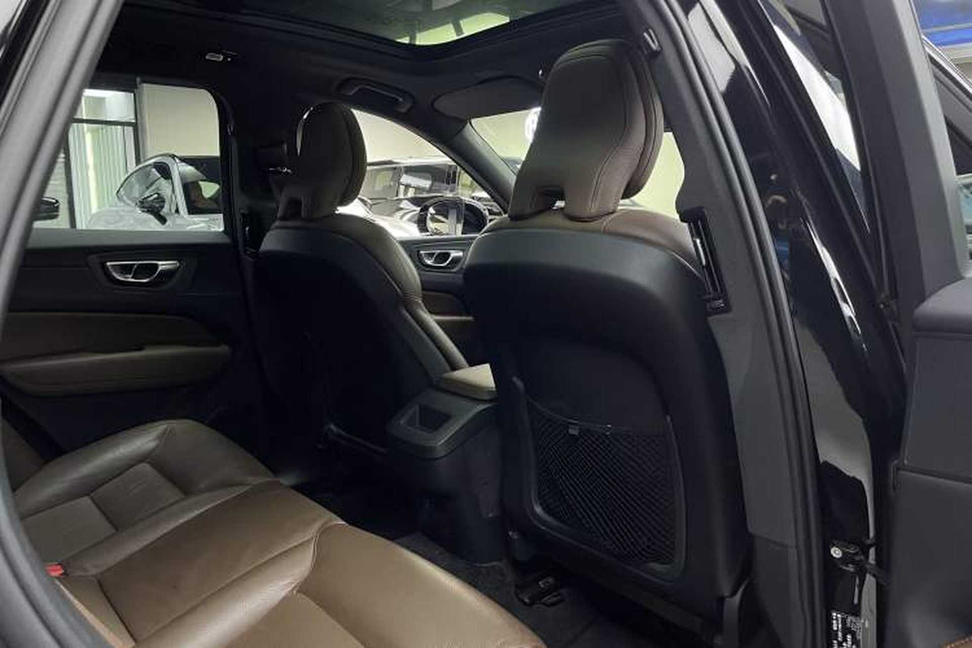 Used Volvo XC60 2023 B5 4x4 Smart Luxury Edition Interior 12