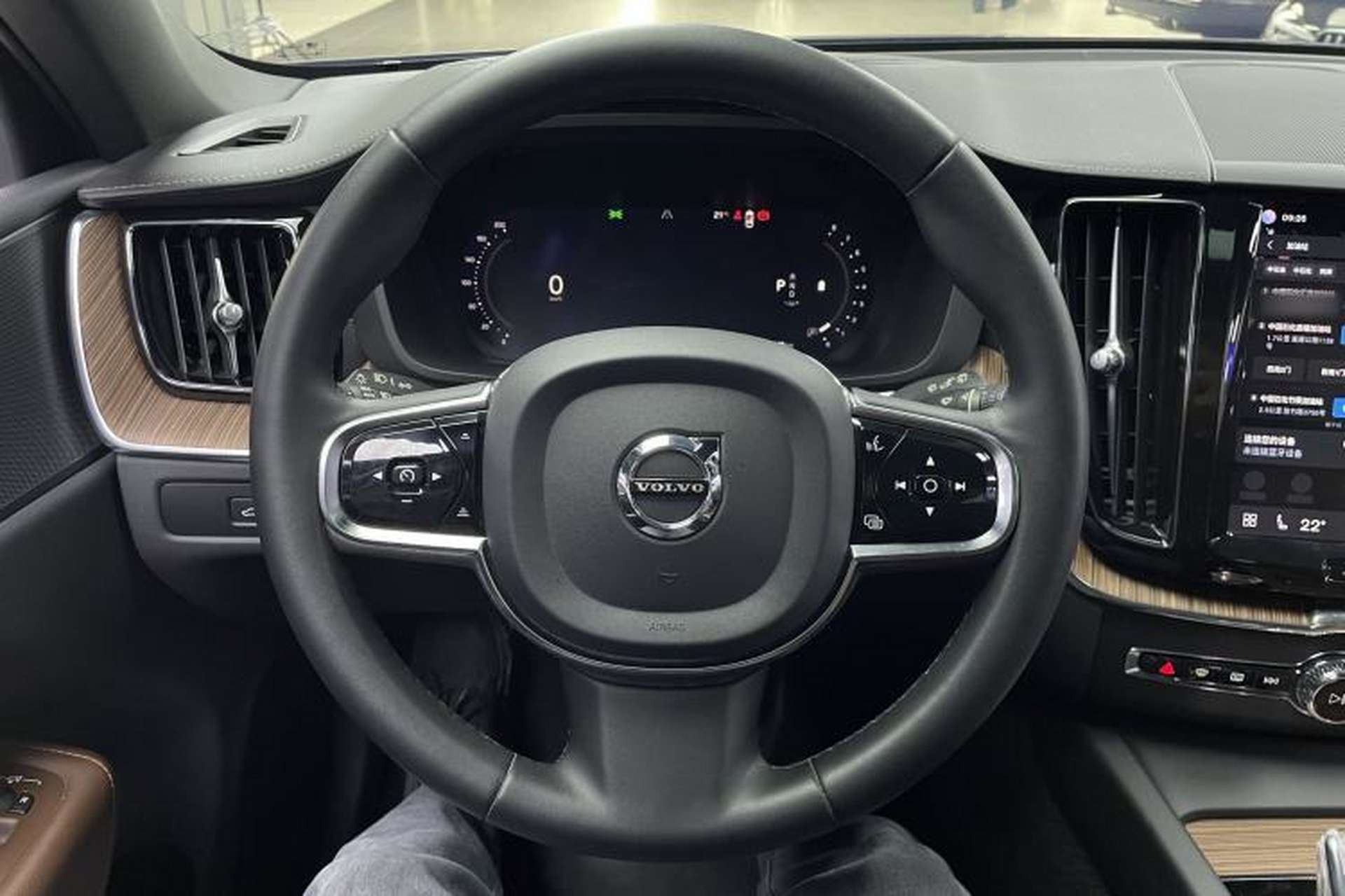 Used Volvo XC60 2023 B5 4x4 Smart Luxury Edition Interior 2