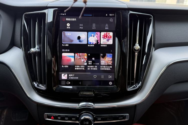 Used Volvo XC60 2023 B5 4x4 Smart Luxury Edition Interior 3
