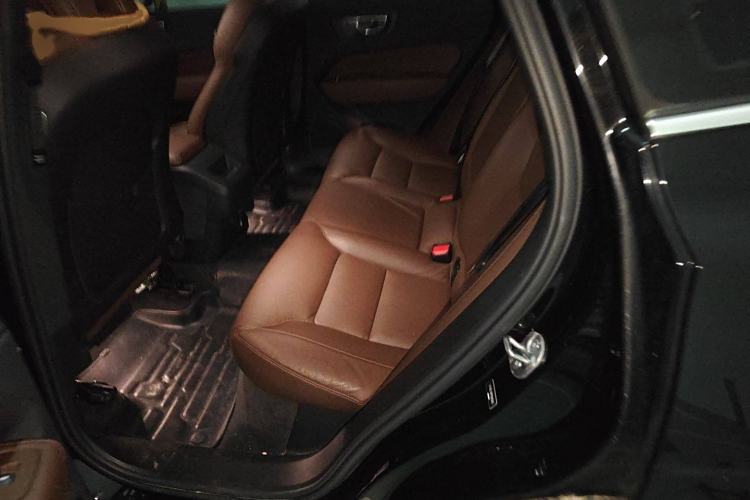 Used Volvo XC60 2023 B5 4x4 Smart Luxury Edition Interior 4