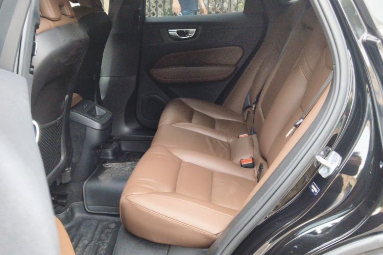 Used Volvo XC60 2023 B5 4x4 Smart Luxury Edition Interior 4