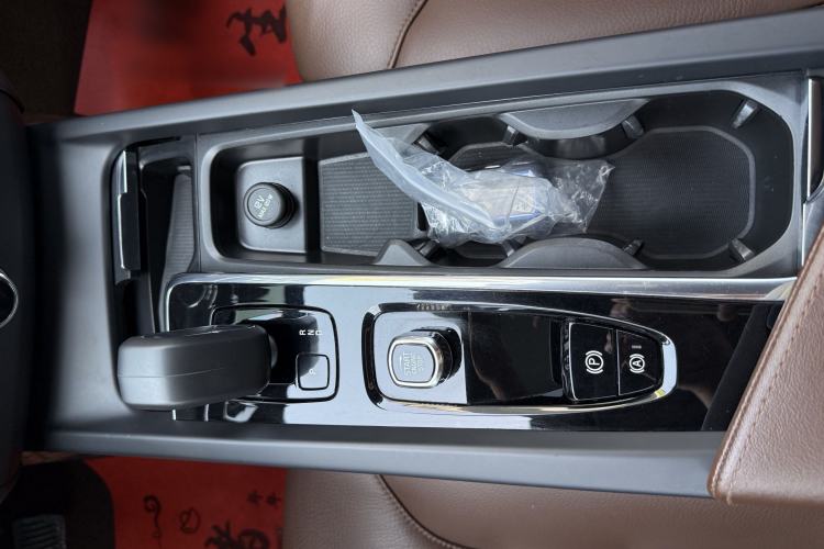 Used Volvo XC60 2023 B5 4x4 Smart Luxury Edition Interior 7