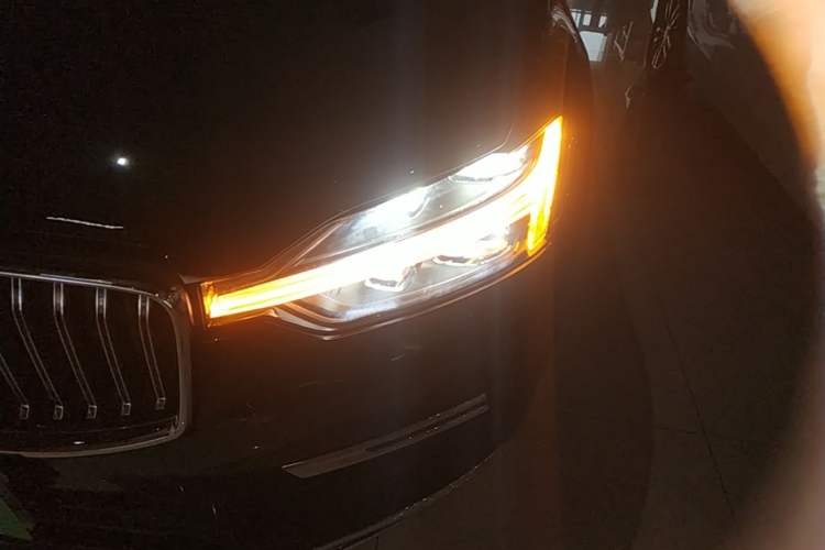 Used Volvo XC60 2023 B5 4x4 Smart Luxury Edition Left Front Headlight