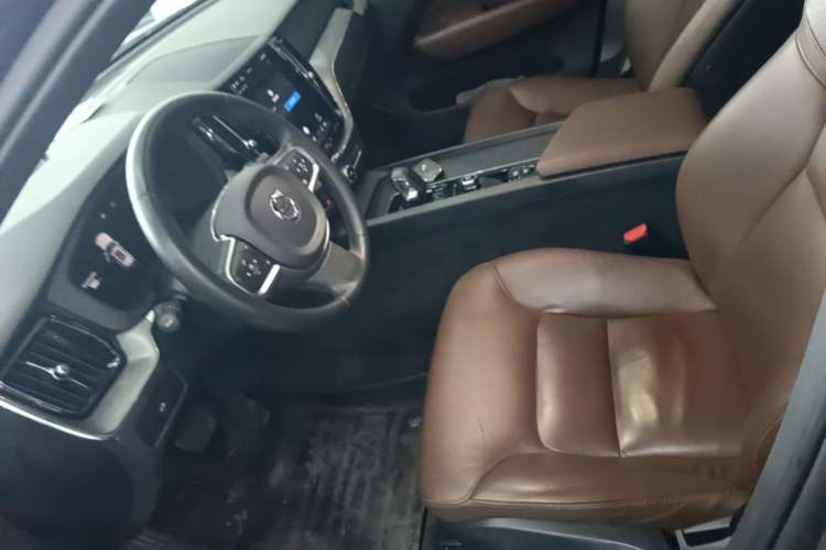 Used Volvo XC60 2023 B5 4x4 Smart Luxury Edition Left Front Seat