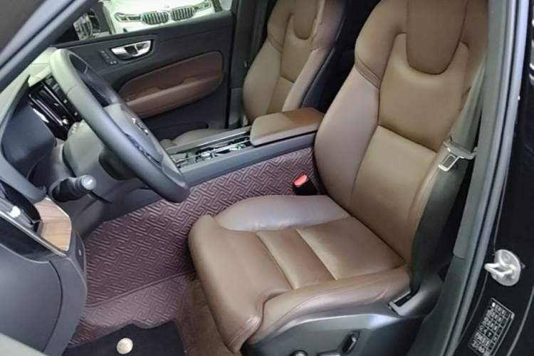 Used Volvo XC60 2023 B5 4x4 Smart Luxury Edition Left Front Seat