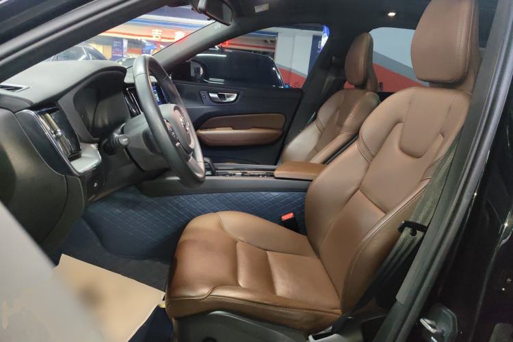 Used Volvo XC60 2023 B5 4x4 Smart Luxury Edition Left Front Seat