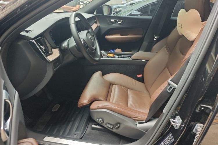 Used Volvo XC60 2023 B5 4x4 Smart Luxury Edition Left Front Seat