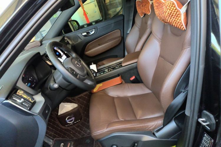 Used Volvo XC60 2023 B5 4x4 Smart Luxury Edition Left Front Seat