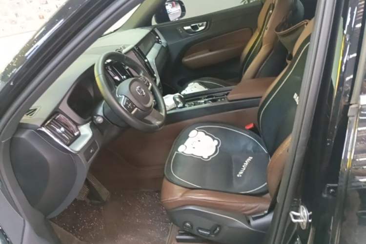Used Volvo XC60 2023 B5 4x4 Smart Luxury Edition Left Front Seat