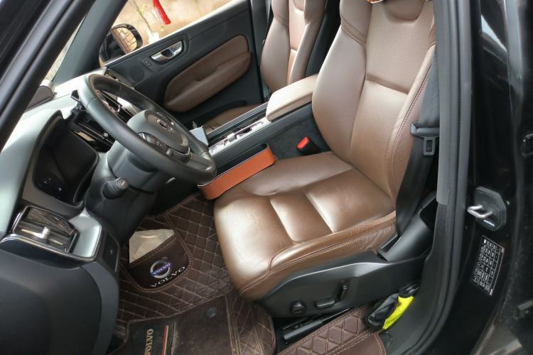 Used Volvo XC60 2023 B5 4x4 Smart Luxury Edition Left Front Seat